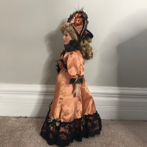 Porcelain vintage doll. Limited edition 18-20". - Picture 5 of 9